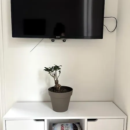 Cozy Flat, Quiet Retreat W/ Queen Bed Near Forest *