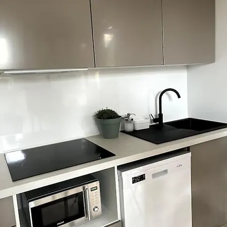 Apartment Cozy Flat, Quiet Retreat W/ Queen Bed Near Forest Barbizon